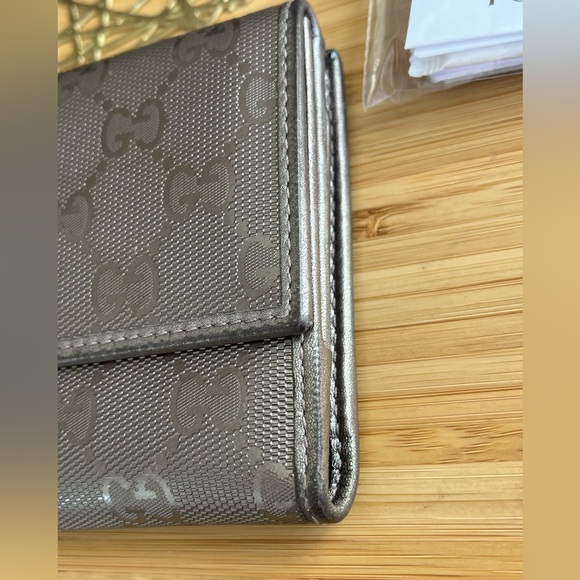 Gucci Women's Metallic Wallet - Picture 7 of 13